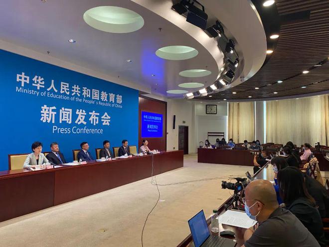 澳门未来展望，免费教育及福利制度的深入解析与落实展望（详细解答解释）2025年澳门全年免费大全,详细解答解释落实_7672.88.38